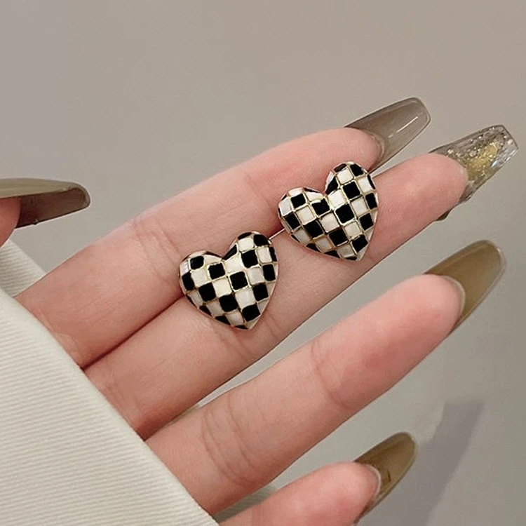 【198】爱心黑白棋盘格耳钉女简约冷淡风925银针耳环百搭耳饰