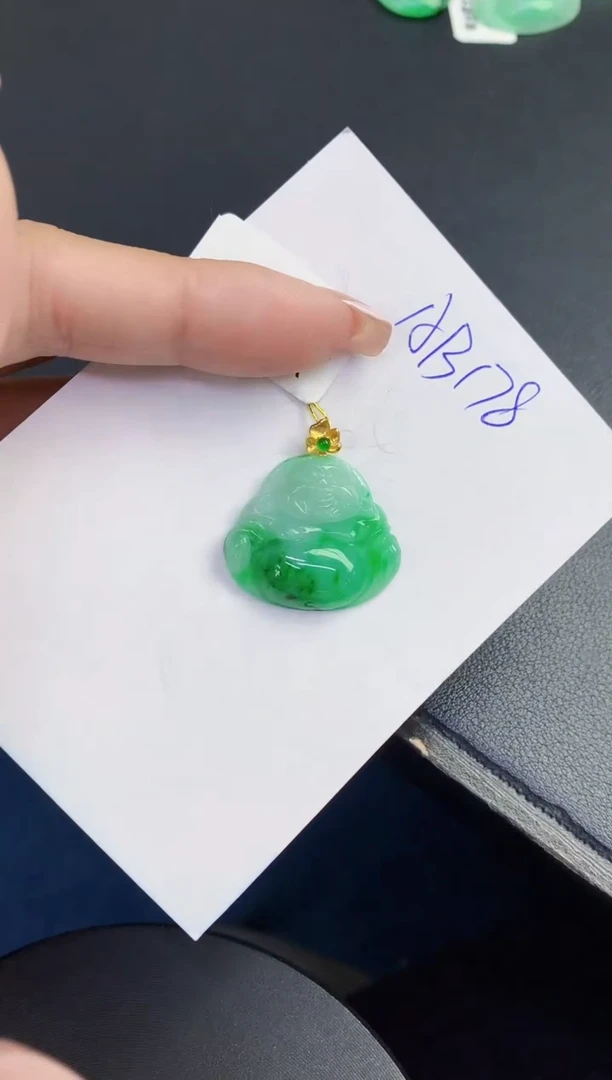 翡翠18K金镶嵌颈饰缅甸天然翡翠A货