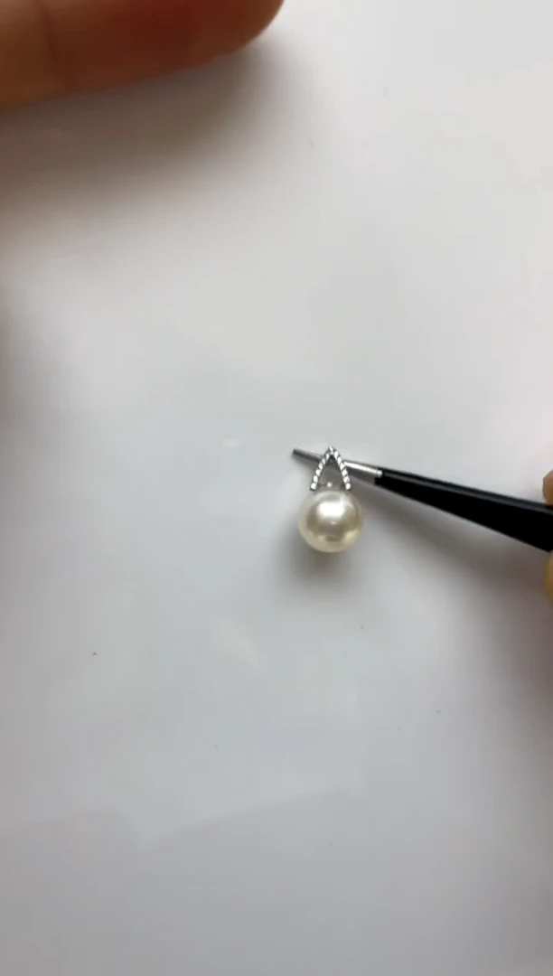 颈饰18K金镶嵌海水珍珠8.5-9