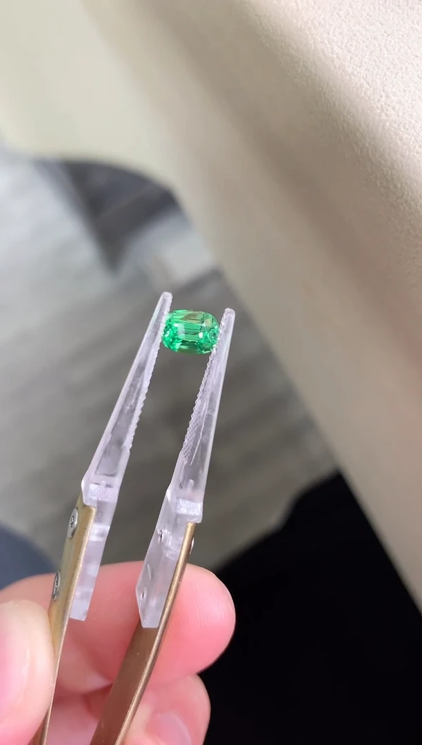 未镶嵌裸石石榴石（沙弗莱）裸石