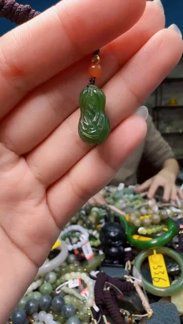 颈饰未镶嵌和田玉1