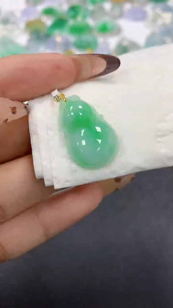 颈饰18K金镶嵌翡翠a货假一赔三支持复检百元上9元证书费自理