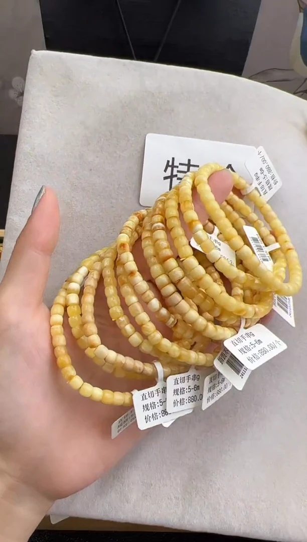 【闪购商品】琥珀裸石未镶嵌10215008-手串（红）多样性发一条