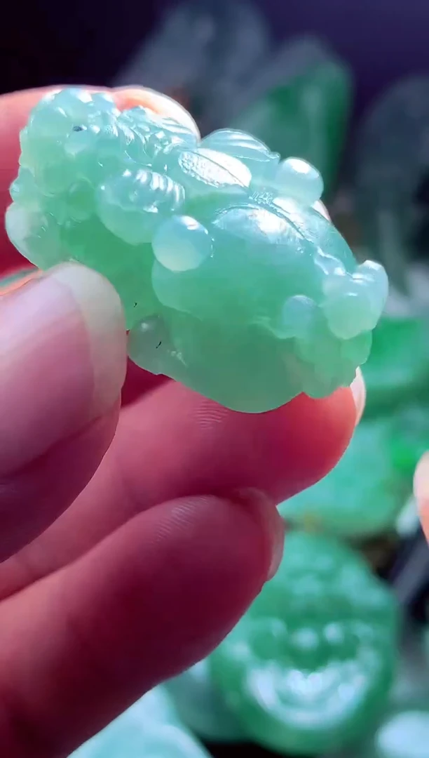 未镶嵌定制翡翠怡*?翡翠毛货定制