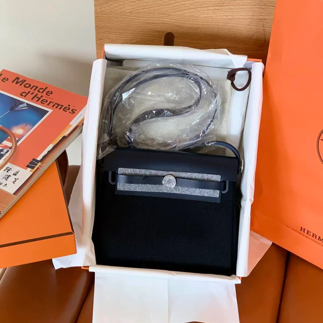 99新 Hermes/爱马仕 蓝拼黑herbag mini/59943559/12期/代卖服务