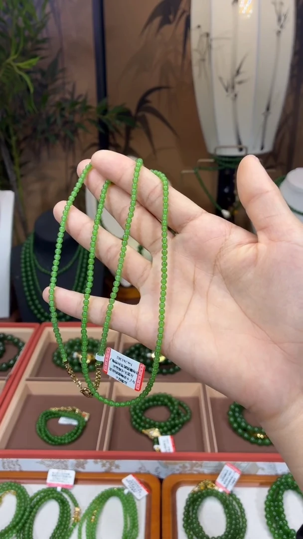 颈饰未镶嵌和田玉（碧玉）4mm苹果绿无矿毛衣链
