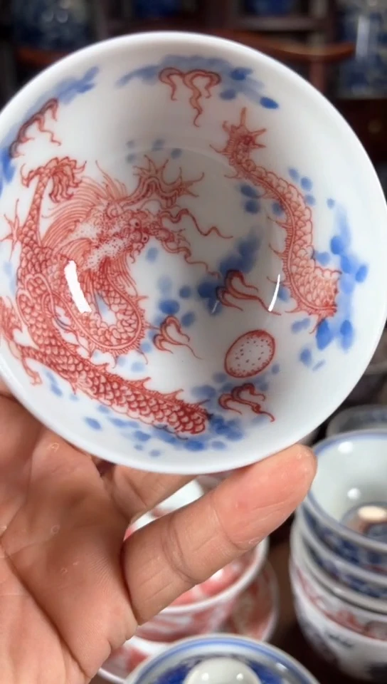 柴窑青花釉里红龙纹杯杯瑕疵