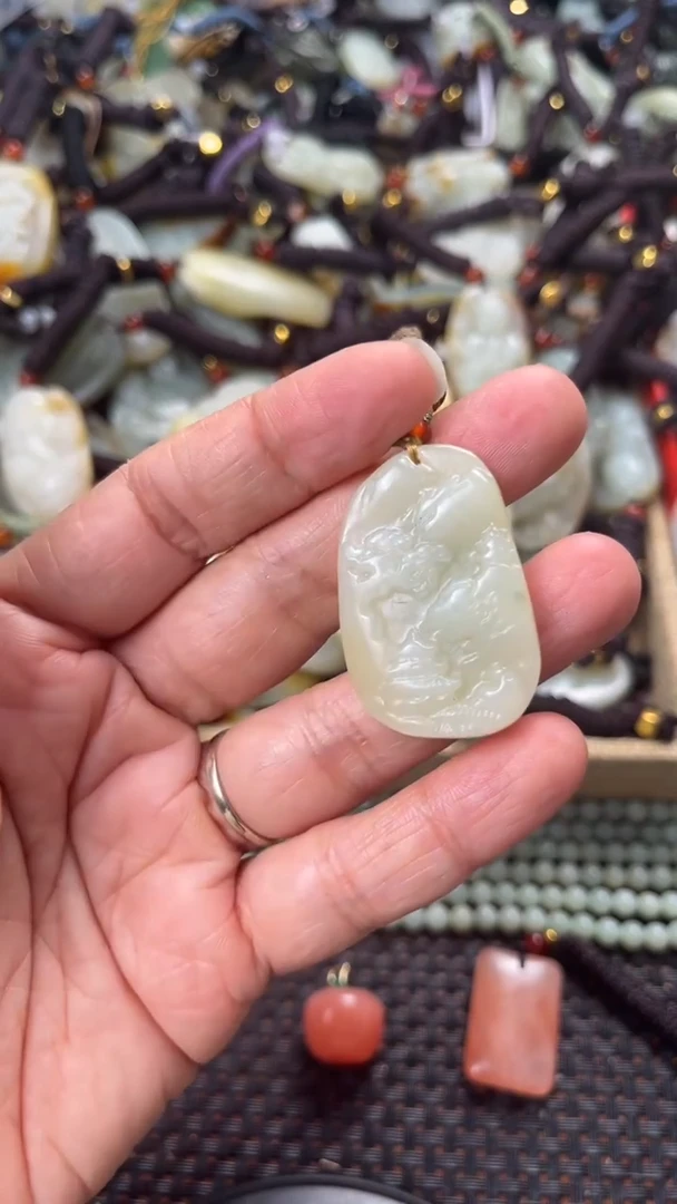 【闪购商品】和田玉颈饰未镶嵌多样性发货没有证书拍一发一有瑕