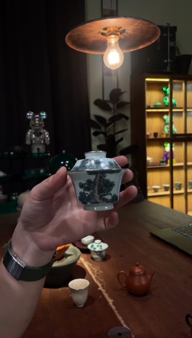 包银细松树小盖碗..