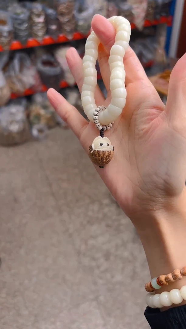 吊坠菩提根/象牙果白色大肠 小精灵