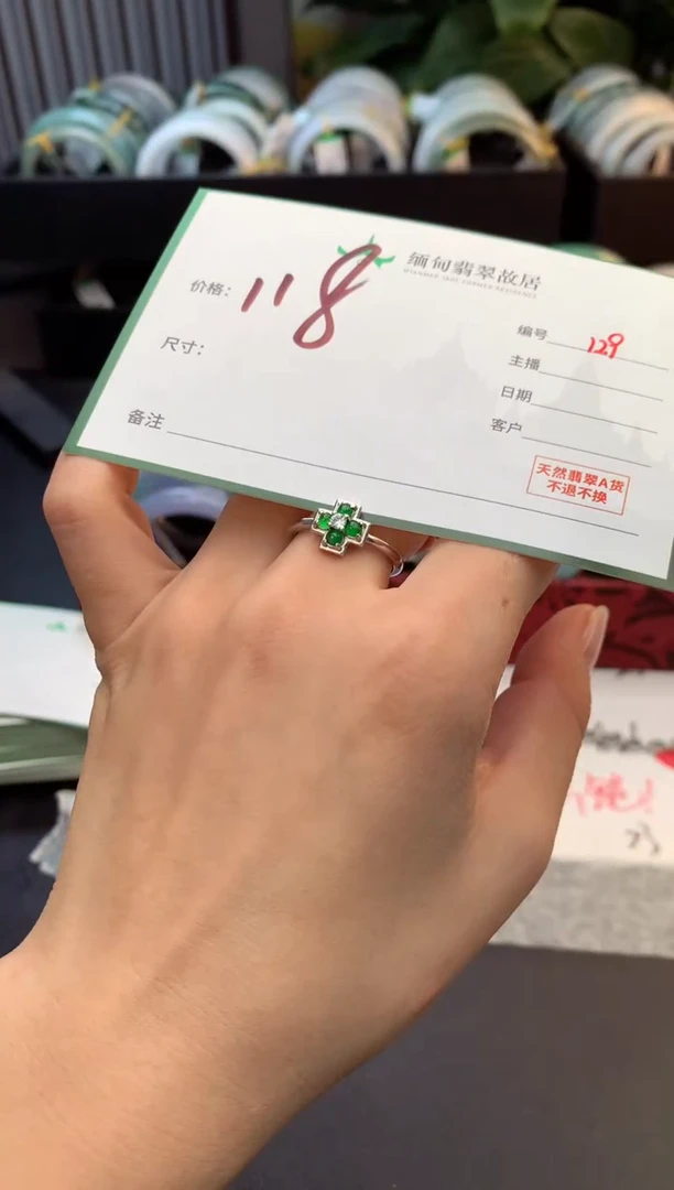 未镶嵌定制翡翠毛货需精细抛光+多人