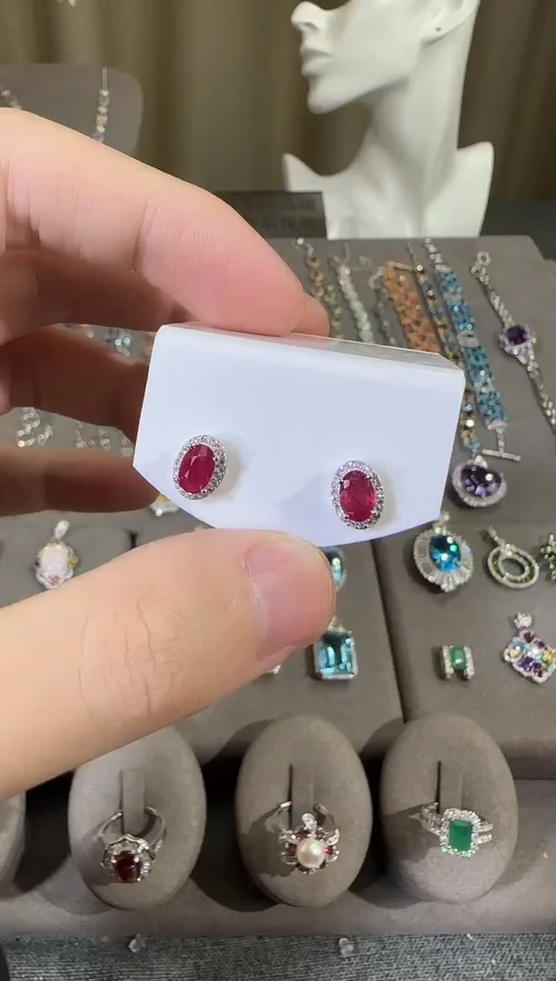 银S925镶嵌耳饰红宝石4*6mm耳钉简约设计款