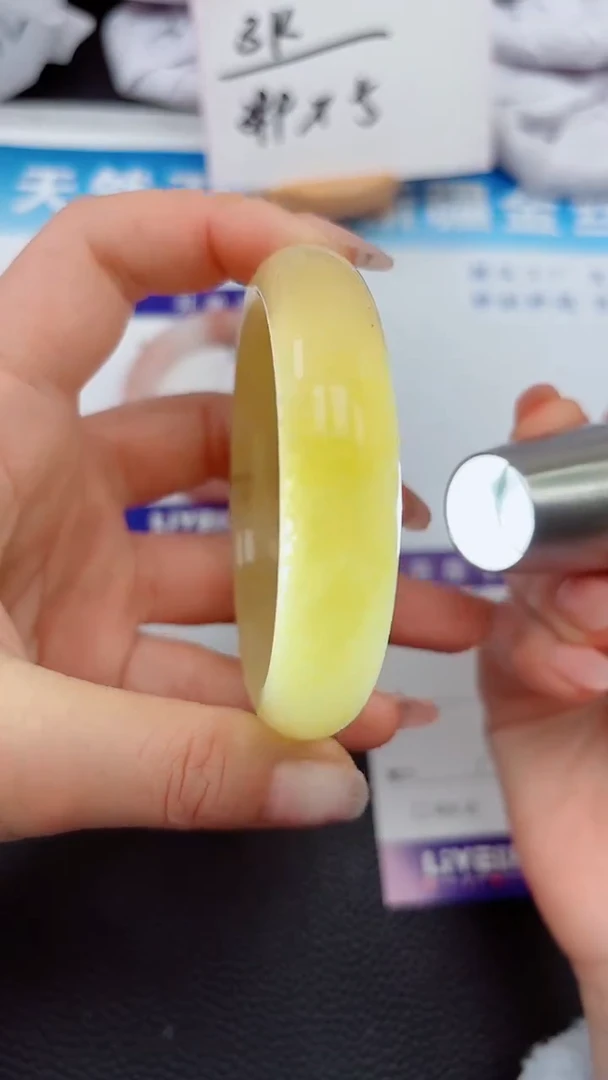 【闪购商品】石英质玉手镯未镶嵌48