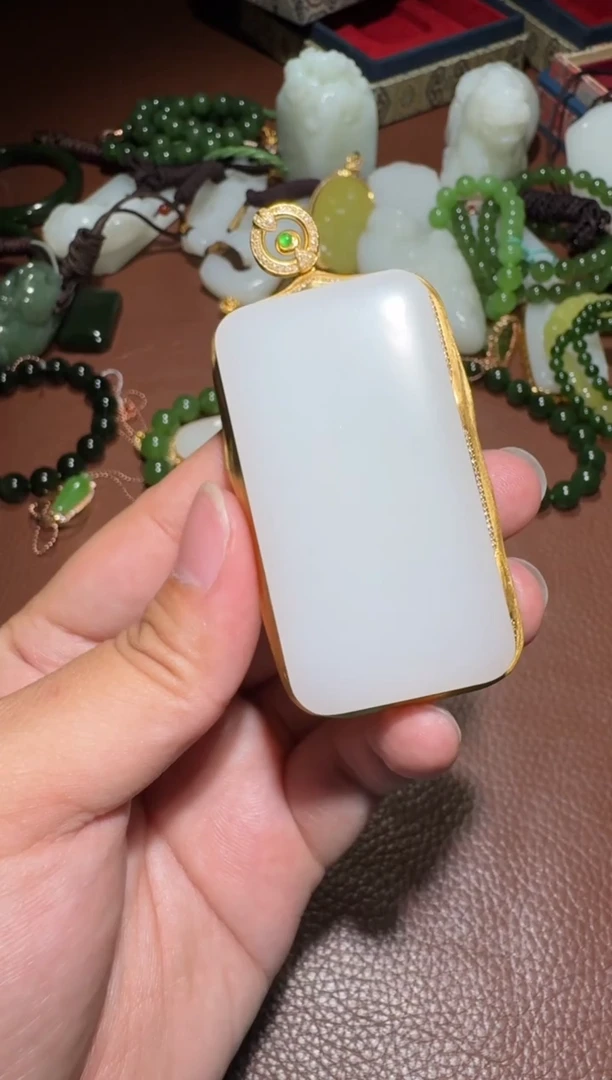 未镶嵌和田玉挂件我****凡和田玉