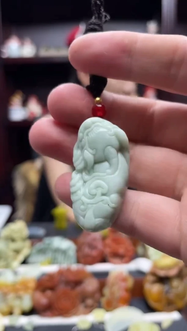 岫玉未镶嵌吊坠·