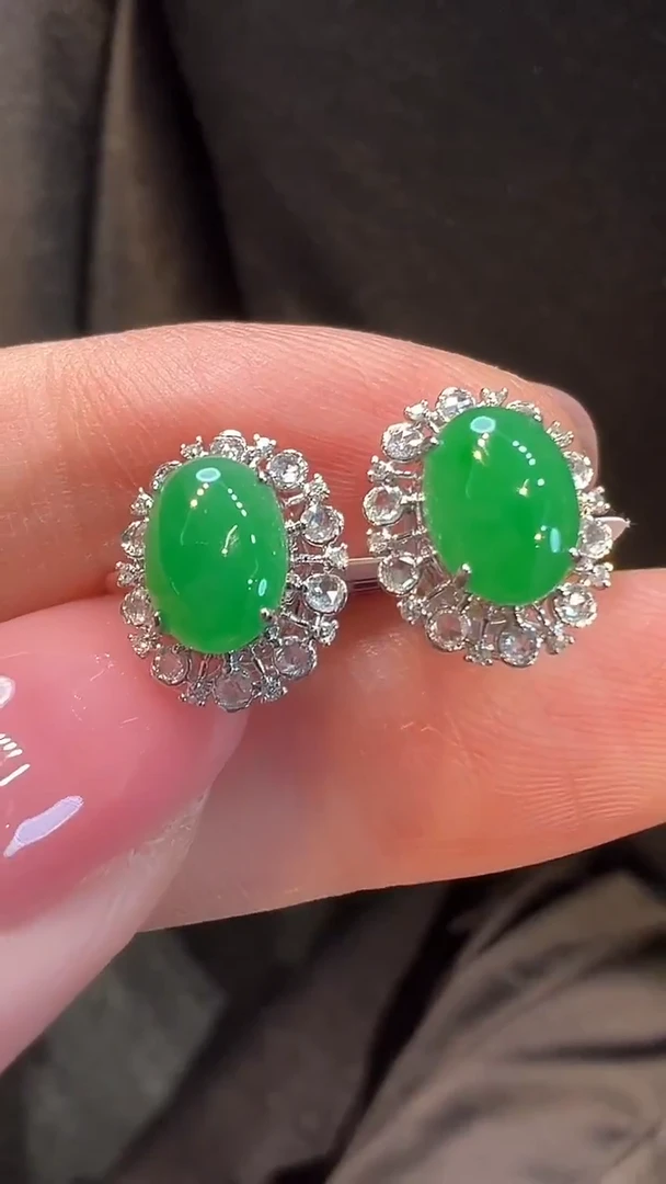 18K金镶嵌翡翠耳饰L6