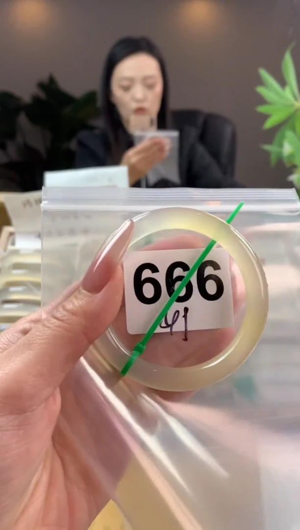 【闪购商品】玛瑙/玉髓手镯未镶嵌666