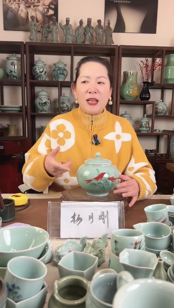 釉中彩 鱼画 盖罐L