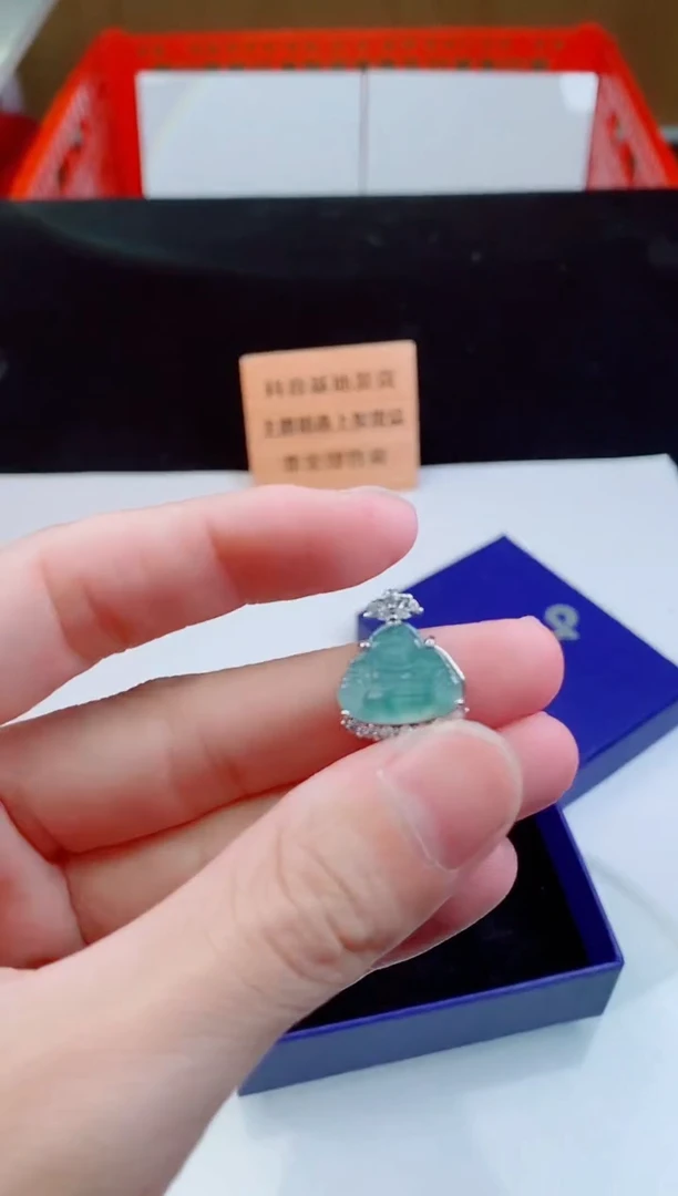 颈饰未镶嵌翡翠   ·