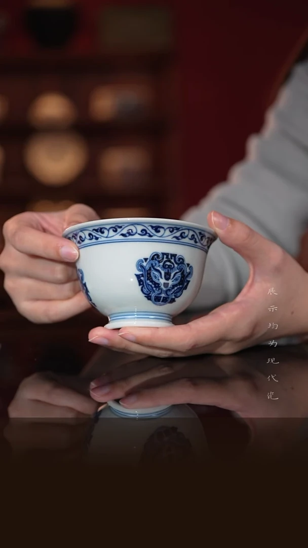 小古珍藏-景德镇纯手绘饕餮纹盖碗