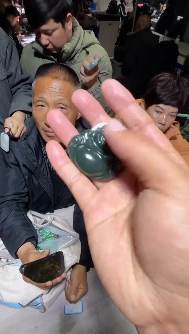 未镶嵌和田玉（糖玉）挂件和田玉