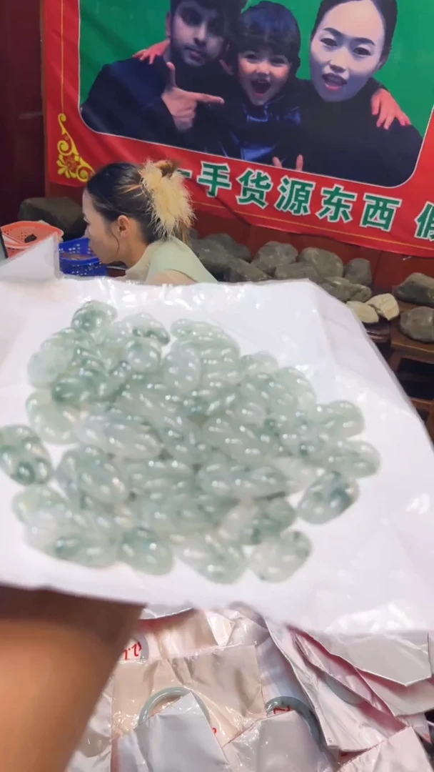 翡翠手镯未镶嵌飘花叶子挂件随机发一