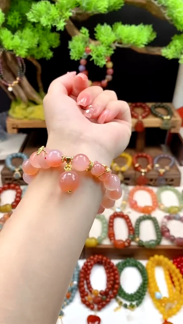 未镶嵌玛瑙手饰滴溜