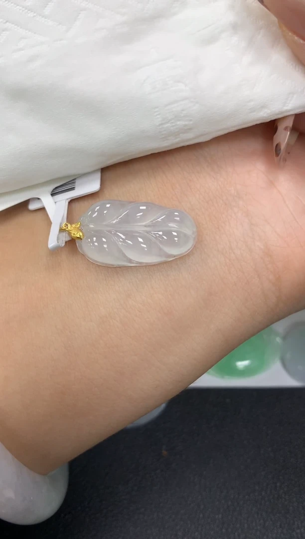 颈饰18K金镶嵌翡翠a货假一赔三支持复检百元上9元证书费自理