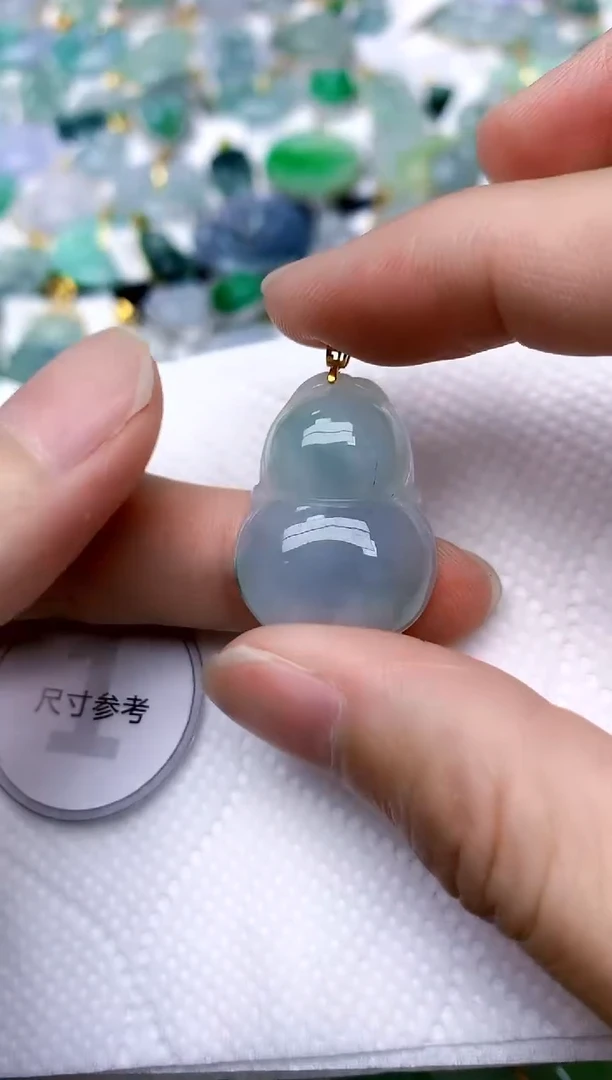 颈饰18K金镶嵌翡翠天然A货翡翠