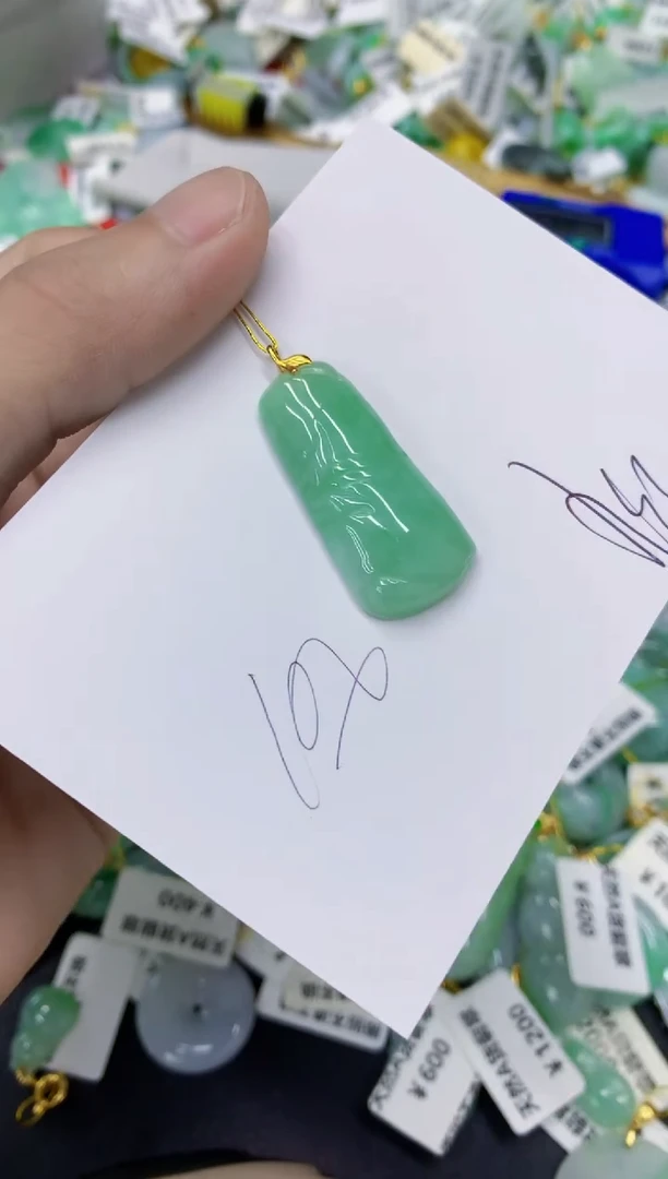 颈饰18K金镶嵌翡翠翡翠