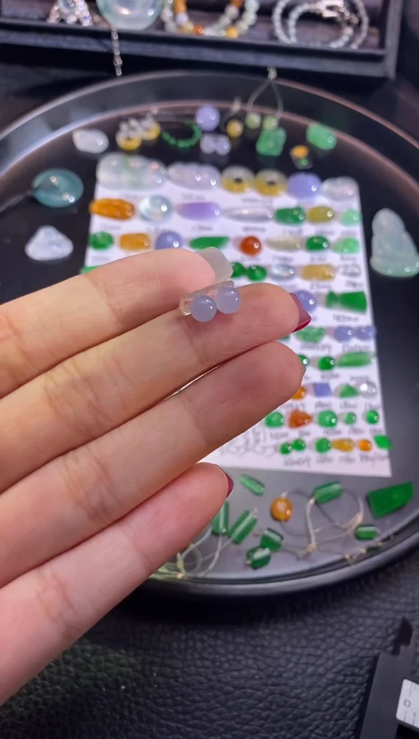 翡翠挂件未镶嵌珠子