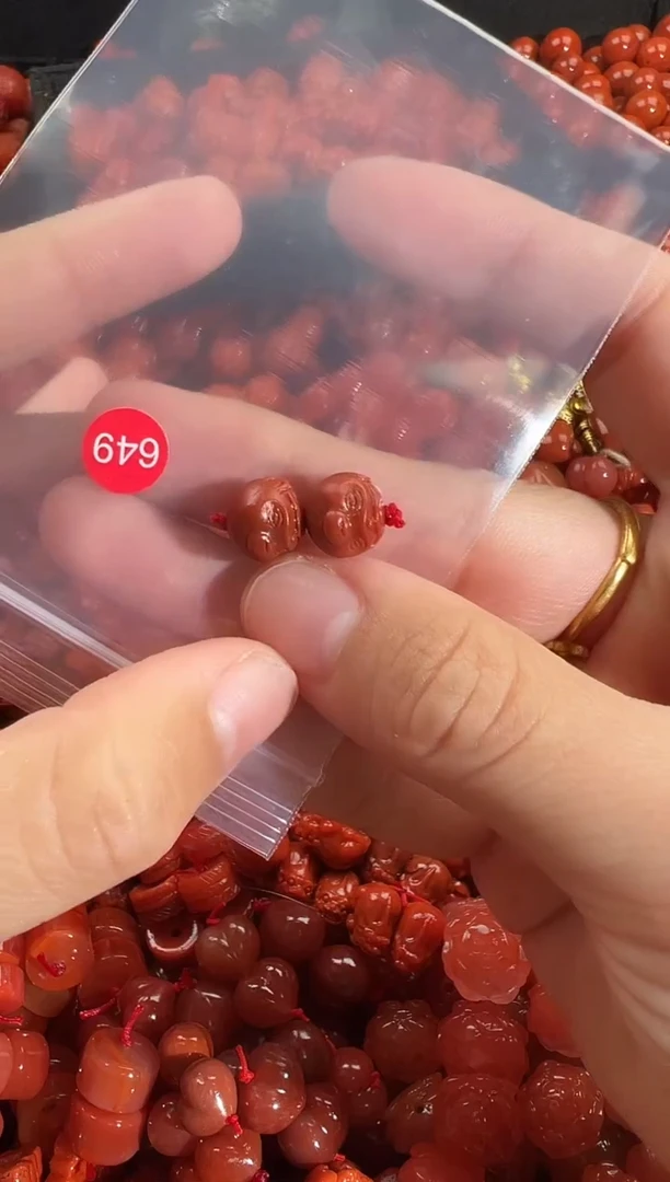 颈饰未镶嵌南红玛瑙1