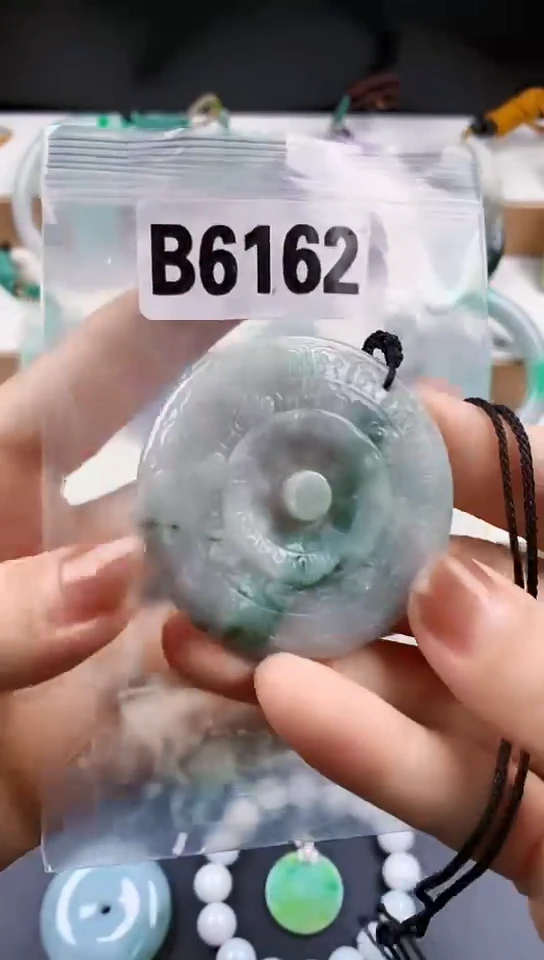 颈饰未镶嵌翡翠天然翡翠吊坠挂件