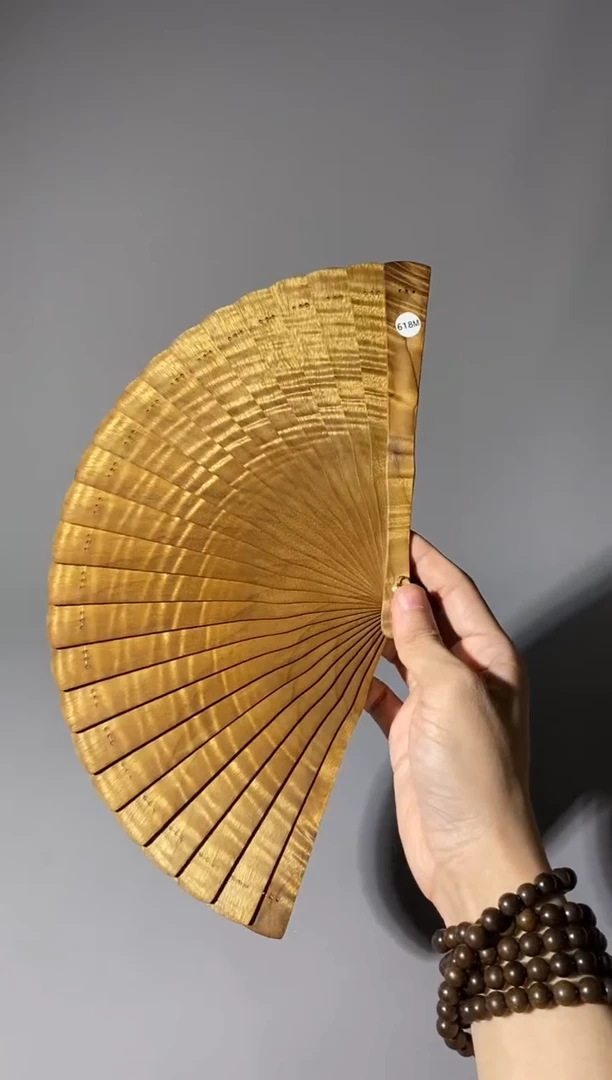 金丝楠Y**Y618号18cm小叶桢楠扇子