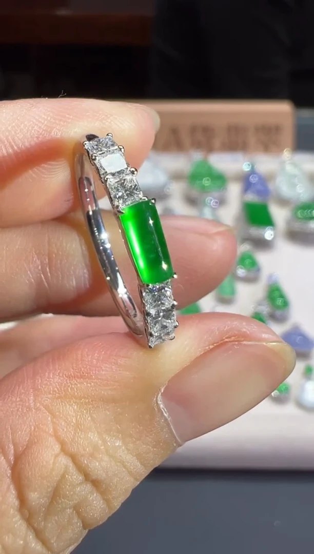 18K金镶嵌戒指翡翠噜**噜B390|23800