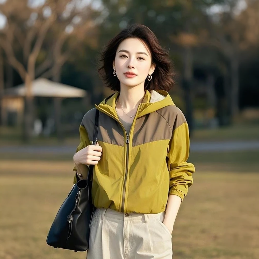 超火减龄开春新款女款女士高级感独特超好看休闲连帽冲锋衣薄外套