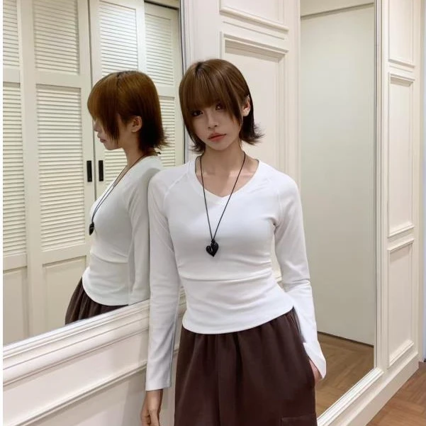 2025褶皱螺纹百搭复古女抗起球T恤V领短款时尚设计感秋季ins小众