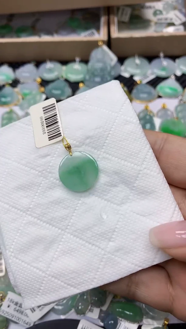 颈饰18K金镶嵌翡翠111111111