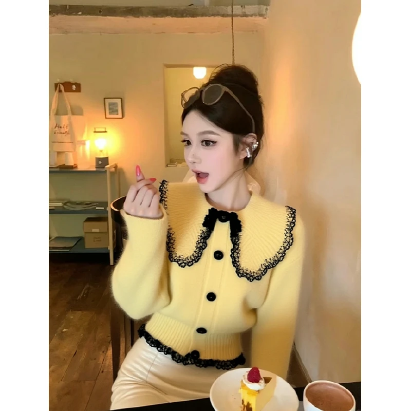 2025秋冬巨好看气质温柔高级感黄色娃娃领蕾丝拼接针织毛衣女冬季