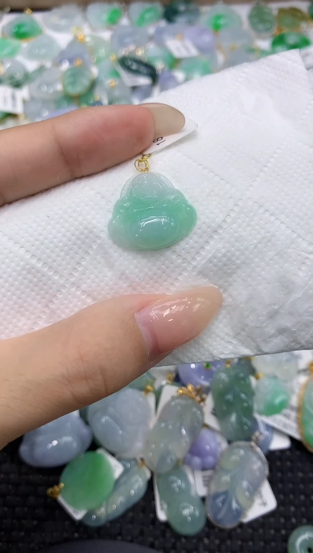 颈饰18K金镶嵌翡翠111111111111