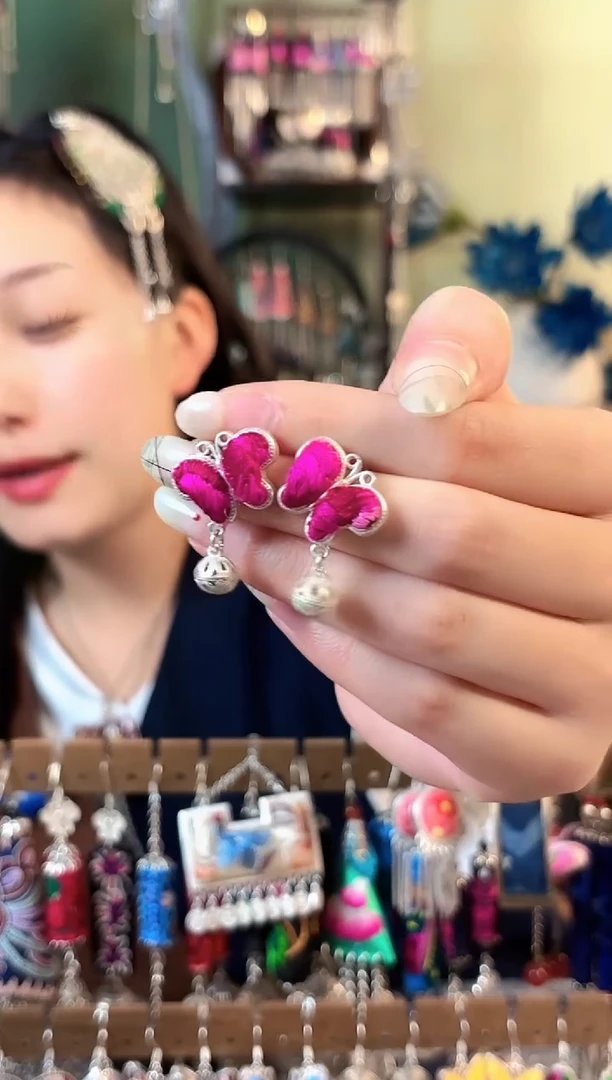 彩云南阁非遗老绣饰品556*