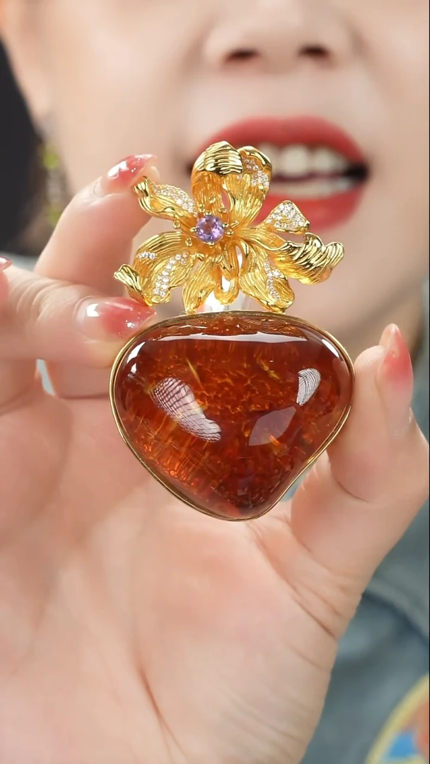 未镶嵌吊坠(不含链)琥珀净水红皮吊坠