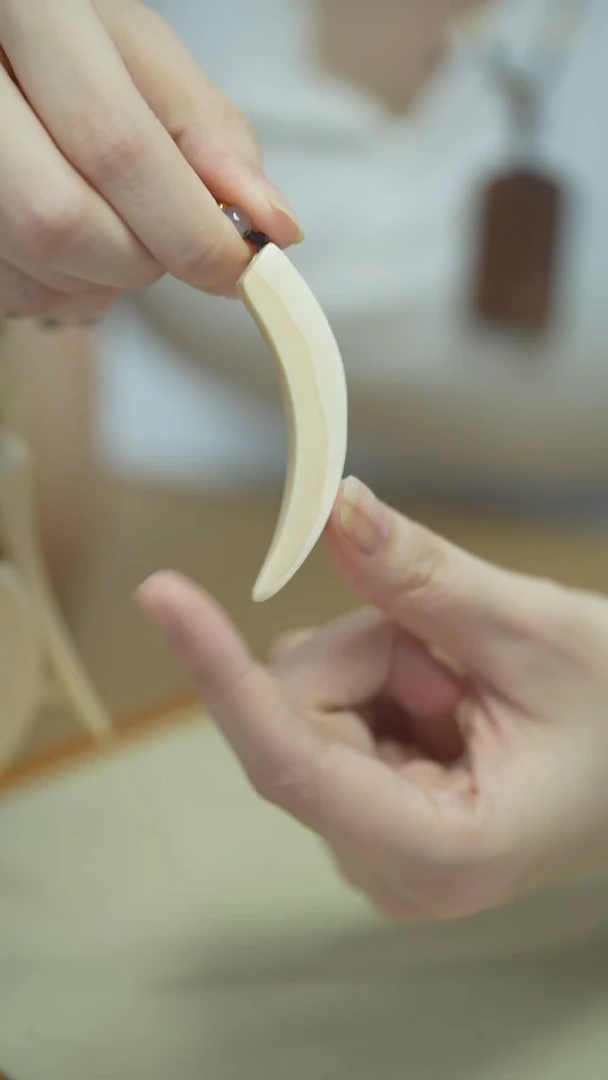 白玉菩提吊坠猛·犸牙尖挂脖5cm