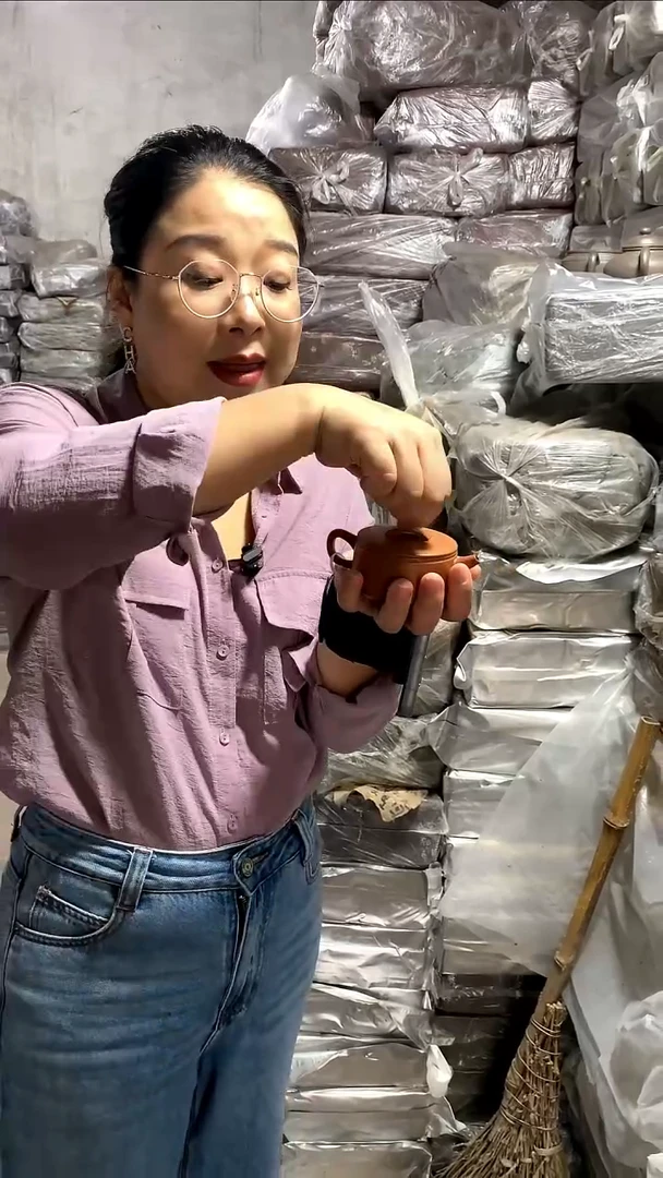 茶壶紫砂黄降坡  汉瓦100CC左右