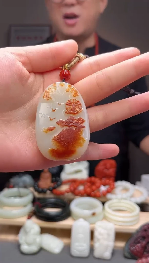 颈饰未镶嵌和田玉吊坠