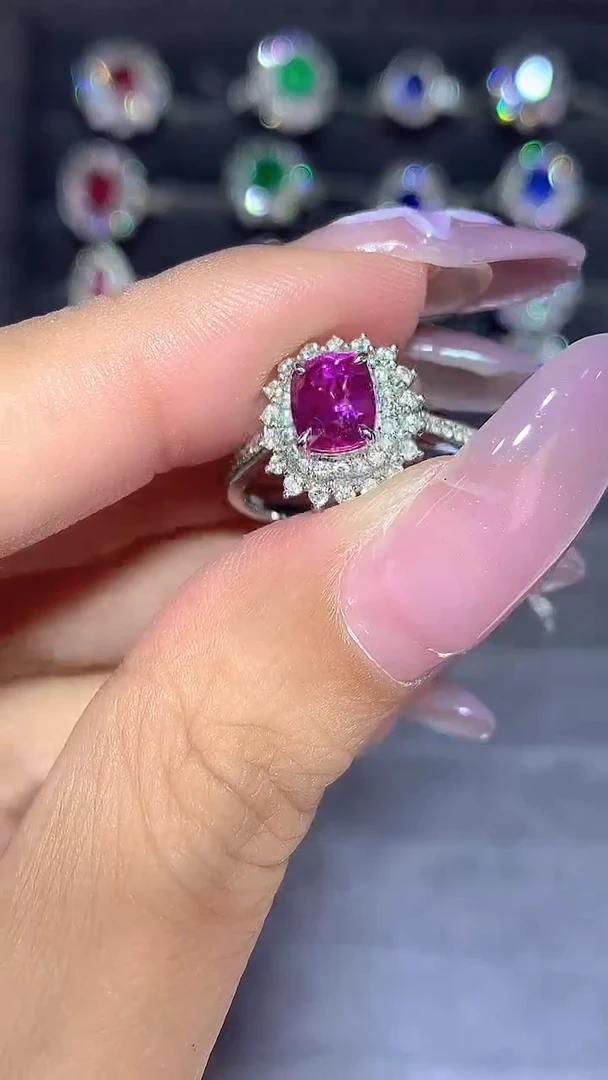 戒指彩色蓝宝石18K金镶嵌1.34CT