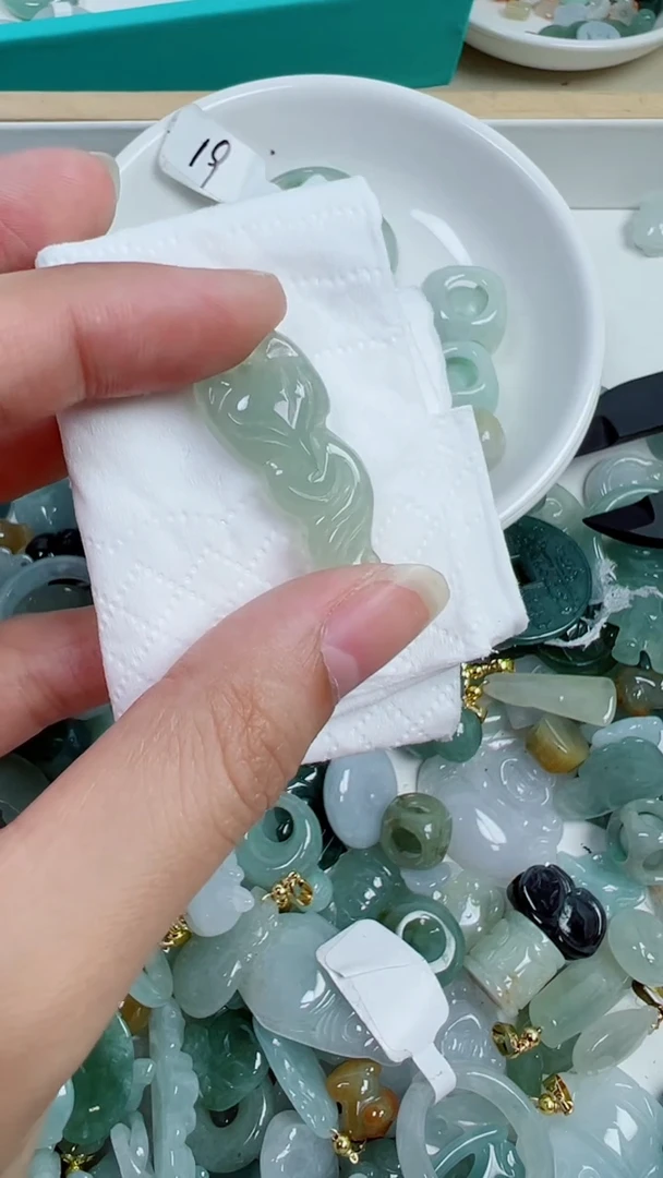 散珠翡翠233号链接，A货翡翠