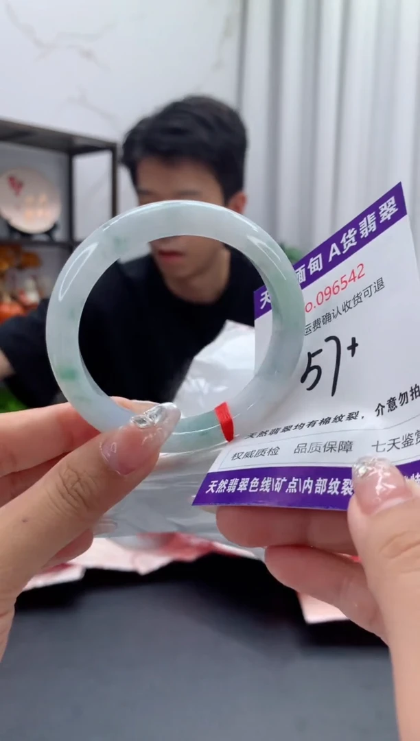 未镶嵌手镯翡翠有纹，完美者勿拍