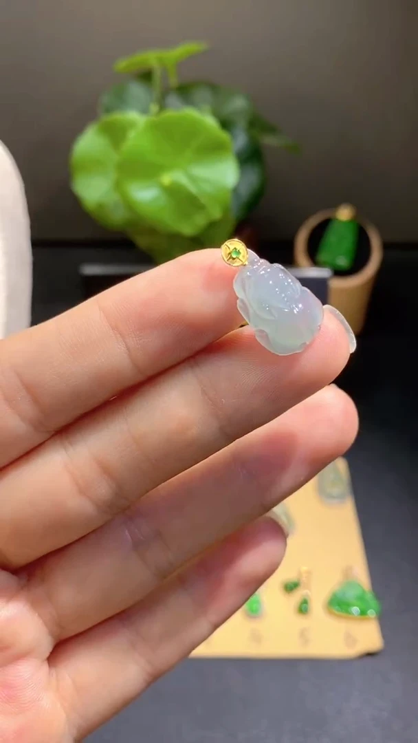 颈饰18K金镶嵌翡翠翡翠A货