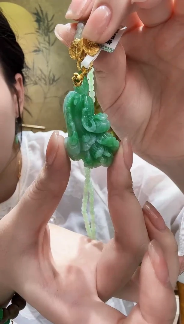 颈饰未镶嵌翡翠吊坠